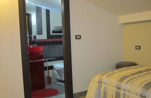 Campolattaro Hotel | Attic room with lake view - Bedroom with lake view