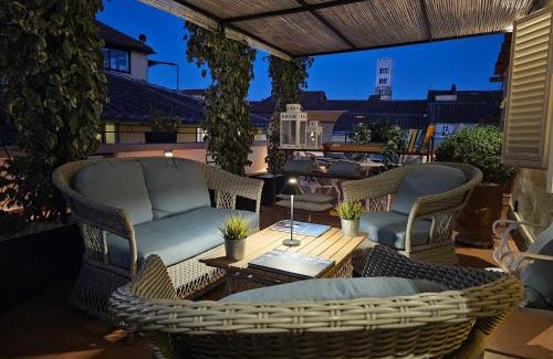 Lucca Historical Center House | Attico con grande terrazza sulla città