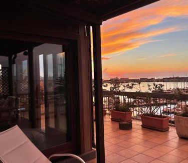 Vibo Marina Apartment | Attico con terrazza sul porticciolo turistico di Vibo Marina
