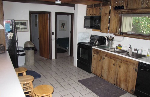 Bartlett House | ATTITASH, NR Storylnd no bunks huge screen porch main floor bedrms AC 9376729757