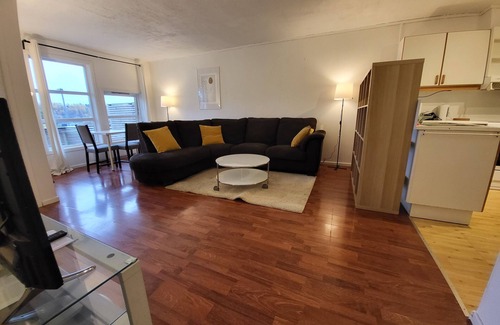 Baerum Municipality Condo | Attractive 2 Rooms Apartment Centrally Located