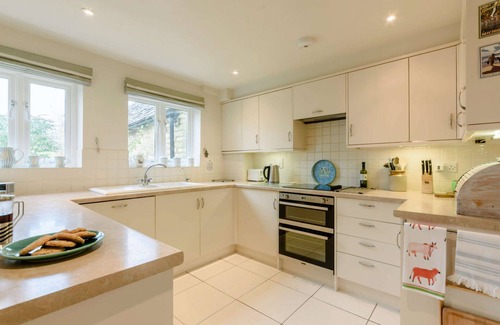 Laverton Cottage | Attractive and stylish Cotswold cottage with wonderful rural views - Pear Tree Cottage, Cherington