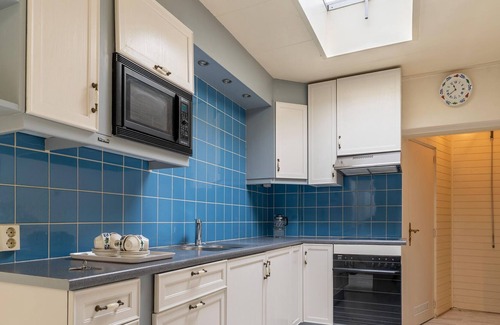Spier House | Attractive holiday home in Spier with garden