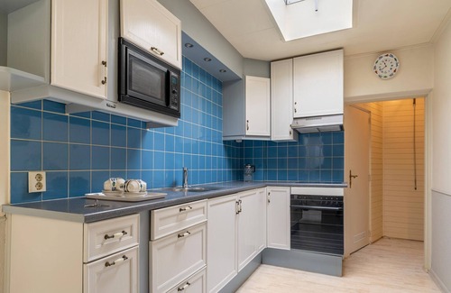 Spier House | Attractive holiday home in Spier with garden
