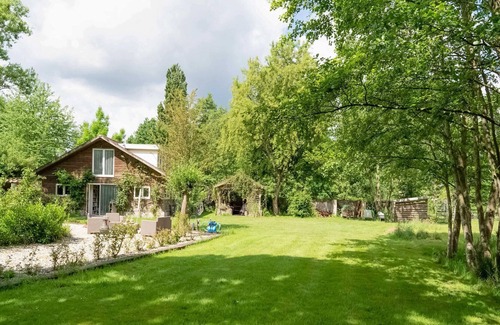 Vaassen Villa | Attractive mansion in Vaassen with garden