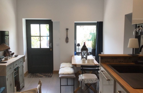 Viviers-du-Lac House | Au bord du lac cottage