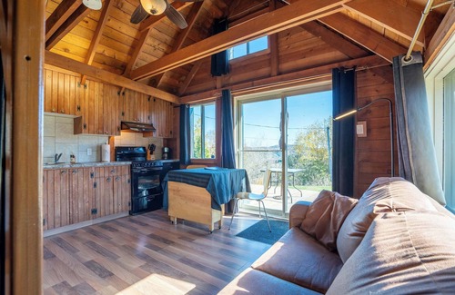 Sainte-Melanie Ski Chalet | Au Chic Chalet des Chutes | Chic Rustique |