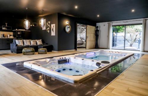 Bain-de-Bretagne House | Au domaine des anges, 3 gîtes luxueux avec Jacuzzi privatif, sauna, mini-piscine, piscine extérieure chauffée en saison
