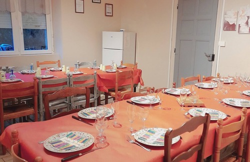Saint-Exupery-les-Roches House | AU DOUX REFUGE" SELF-CATERING COTTAGE LARGE CAPACITY/FARM ANIMALS/OUTDOOR GAMES