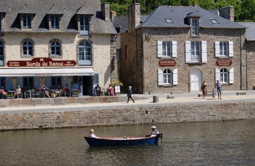 Lanvallay Apartment | Au Fil De L'Eau - Le Bord de Rance