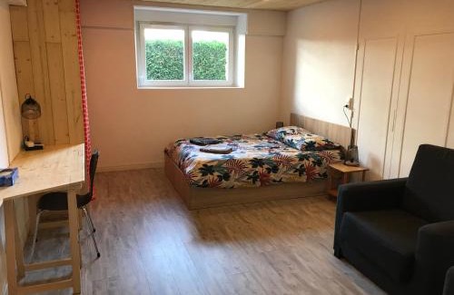 Issoire Apartment | Au parfait, T2 Rdc, frais, jardin, calme, parking, idéalement placé
