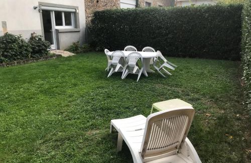 Issoire Apartment | Au parfait, T2 Rdc, frais, jardin, calme, parking, idéalement placé