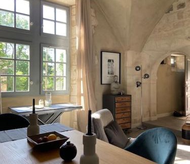 Lussan Apartment | Au pays de Gide appart feutré dans un château