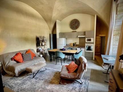 Lussan Apartment | Au pays de Gide appart feutré dans un château