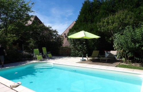 Fossemagne Bed & Breakfast | Au pays de Jacquou : Chambre d’hôtes et table d’hôtes