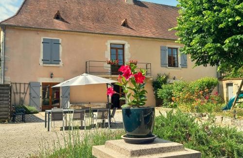 Fossemagne Bed & Breakfast | Au pays de Jacquou : Chambre d’hôtes et table d’hôtes