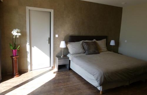 Brison-Saint-Innocent Apartment | Au petit Nice