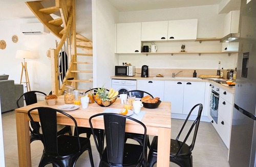 Chateauneuf-sur-Charente House | Au son de l'eau - 3 Apartments House