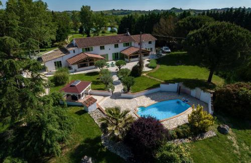 Saint-Martin-dOydes House | Au Temps Suspendu