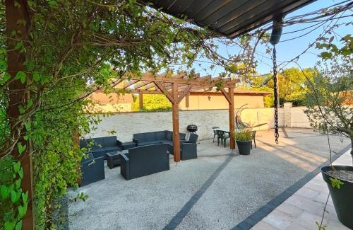 Couvignon Villa | Au Vendangeoir Gîte de groupe piscine