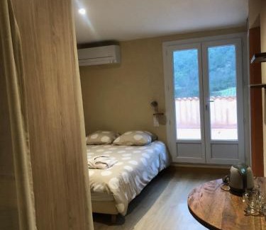 Saint-Jean-de-Bueges Bed & Breakfast | Auberge De La Vallee