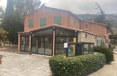 Cucugnan Hotel | Auberge la Table du Curé