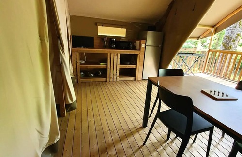 Le Change House | Auberoche campsite * - MINI-WOOD LODGE TENT on canvas stilts, without toilets, for 4 people 4 people