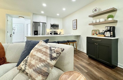Auburn House | Aubie's Abode - A Boutique Townhouse- Walk to Downtown and Campus!