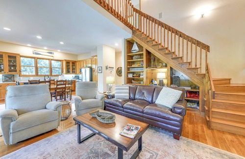 Smith Mountain Estates House | Auburn Game Day Getaway on Lake Martin w/Dock!