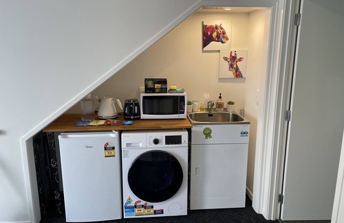 Parnell Apartment | Auckland City Private-Modern Downstairs Ensuite+Patio+secluded Garage in Parnell