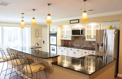 Benton Harbor House | Audubon Acres l pool table & outdoor dining