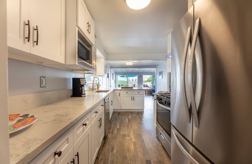 Sunset Beach House | August 10% Off - Beachfront House - New Remodel - Views, Spa + Deck