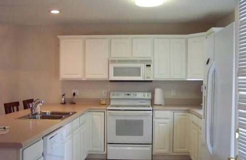 La Follette Condo | August 3-6 $180 nDEERFIELD LAKEFRONT CONDO/COVERED SLIPn2 BEDROOM/2.5 BATH