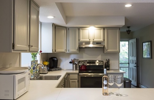 Goshen House | AUGUST AVAILABLE! 15K 4BR 3BA @ Woodridge Lake with Pool, Tennis, Beaches, Gym