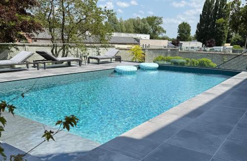 Picquigny House | Aura Castle