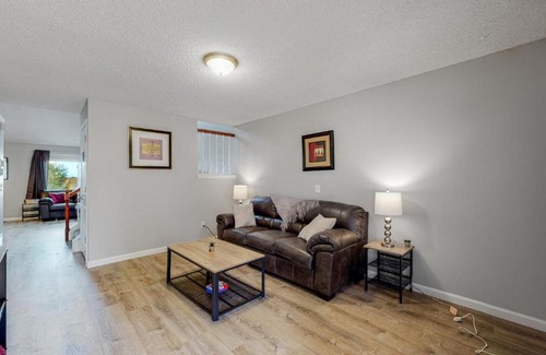 Prides Crossing House | Aurora 3 King Beds Updated Upper Unit Quincy Lake