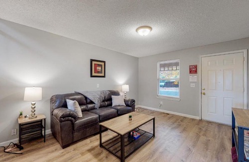 Prides Crossing House | Aurora 3 King Beds Updated Upper Unit Quincy Lake