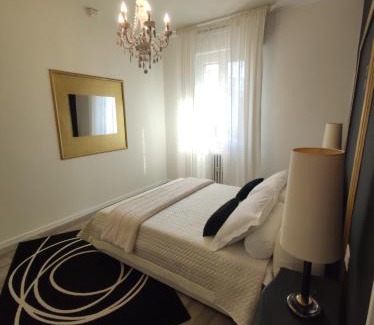 Crocetta-San Lazzaro-Modena Est Apartment | Aurora Flowers - Two rooms and free parking near center and train station