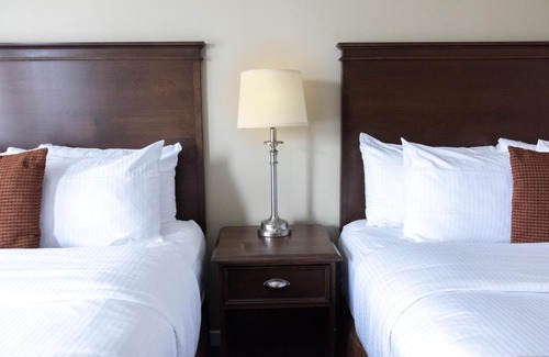 Kingston Hotel | Aurora Inn