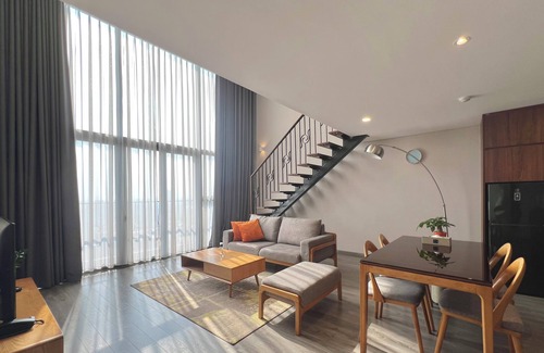 Tay Ho Condo | Aurora PentStudio in WestLake - Netflix & Bathtub