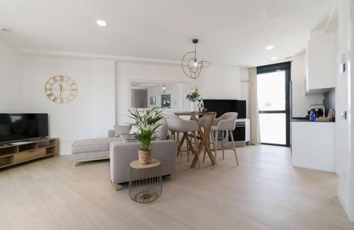 Carabanchel Apartment | Aurora Stays by Charming XVI, penthouse with terrace and parking