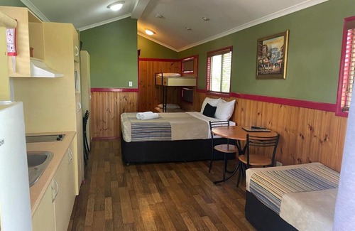 Richmond Hill Resort | Aussie Outback Oasis Holiday Park