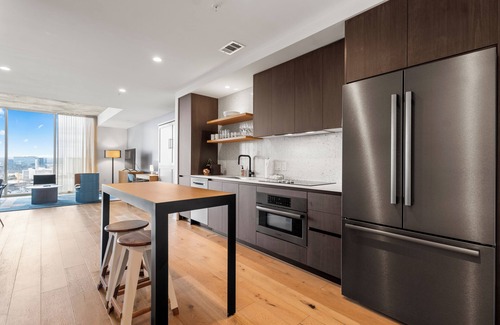Rainey Street Historic District Condo | Austin Affinity Lake View Penthouse