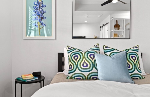 Dripping Springs Cottage | 'Austin Cottage' - 1 of 5 Cottages On Event Venue!