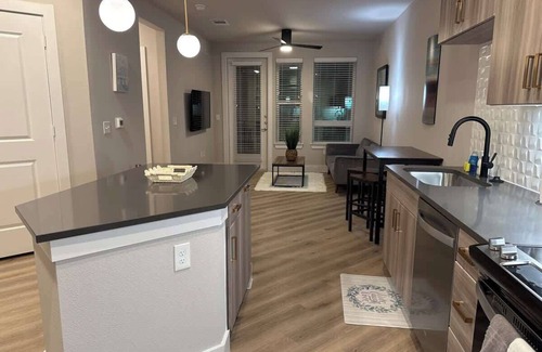 McNeil Apartment | Austin Hideaway w- Pool & Gym