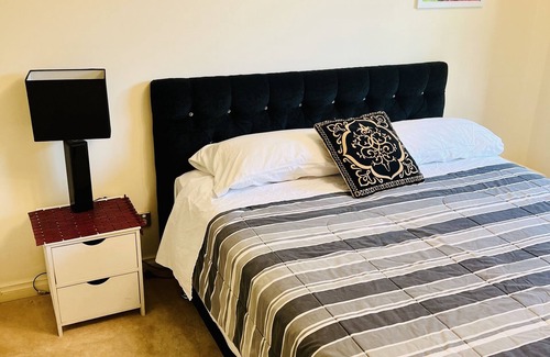 Bulleen Bed & Breakfast | Austin Hoskin and Warringal Hospital 2.5 km