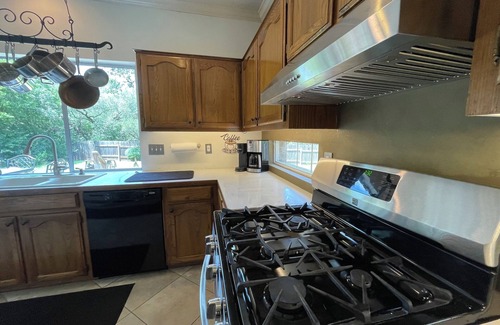 Lower Basin Lake Travis House | Austin Luxe Ranch-5 BR,Fire Pit, Deck Lakes, Hiking, Wedding Venues, Pball, Golf