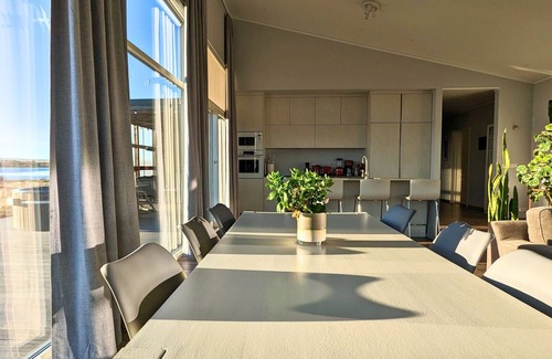 Laugarvatn Villa | Austurey Lakefront Villa