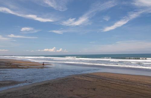 Kerambitan Apartment | Authentic beachfront Villa Owl