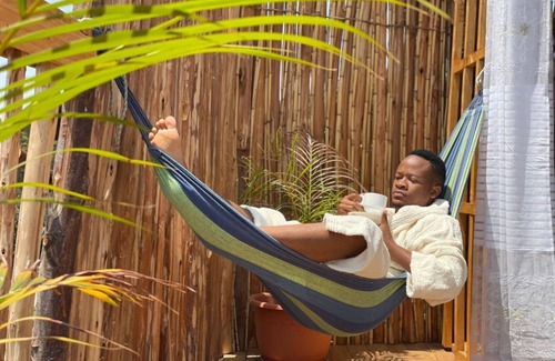 Mwanza Cabin | Authentic cabin on top of the Rocks by the Lake victoria and beneath the Stars